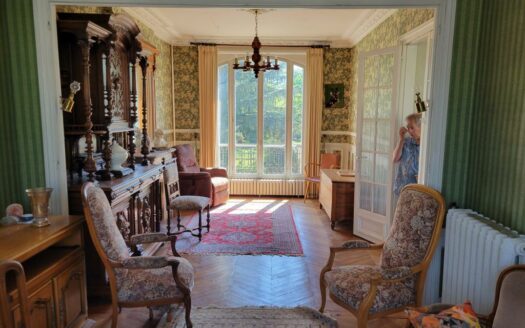 Maison En Pierres Meulieres